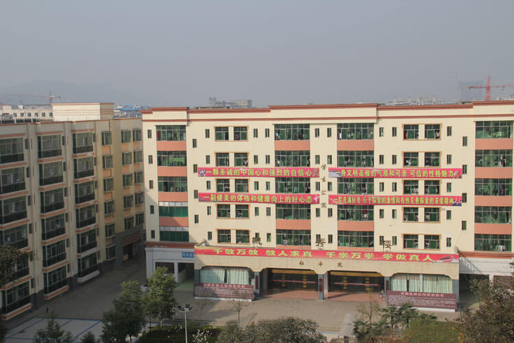 廣元市寶輪中學校園風采