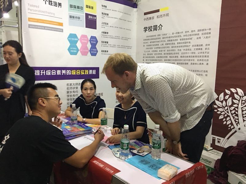 川科外國語學校，火熱報名咨詢中