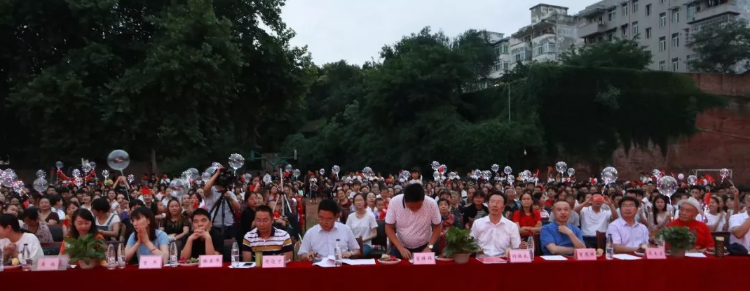 慶建國70周年，展賈中教師風(fēng)采——賈家中學(xué)舉行教師藝術(shù)節(jié)