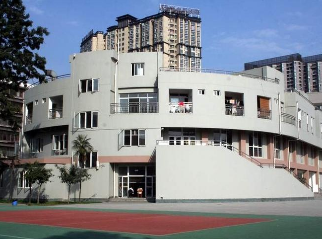 成都市鹽道街中學發(fā)展前景怎么樣？