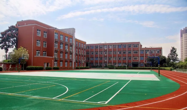 四川師范大學(xué)附屬中學(xué)外國(guó)語(yǔ)學(xué)校地理位置在哪里？