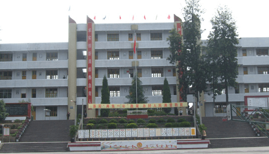 土黃中學(xué)地理位置在哪里？