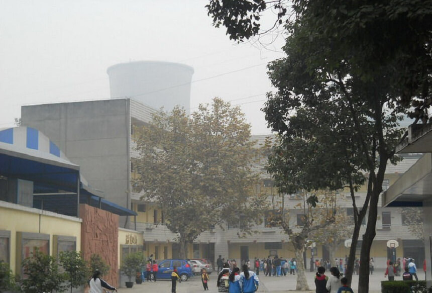 華西中學(xué)位置在哪兒？在成華區(qū)嗎？