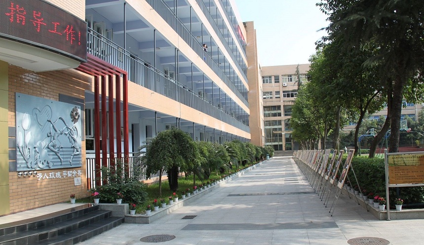 成都大學附屬中學地址位置在哪里？