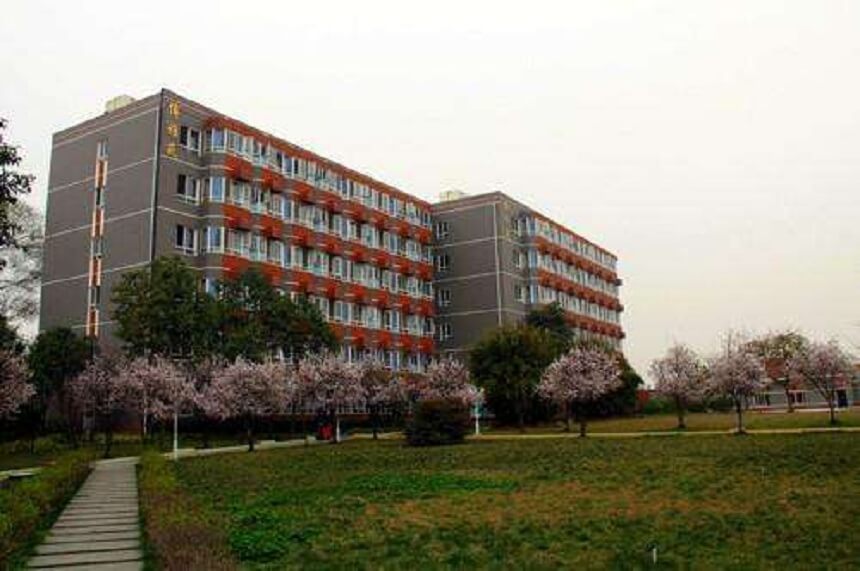 四川師范大學(xué)實(shí)驗(yàn)外國(guó)語(yǔ)學(xué)校地址在哪里？