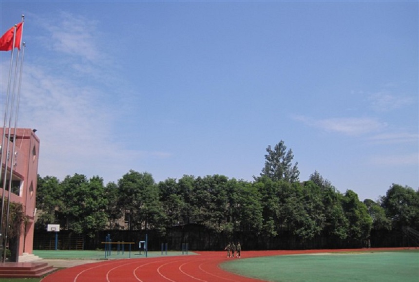 成都三十六中環(huán)境好不好？住宿呢？