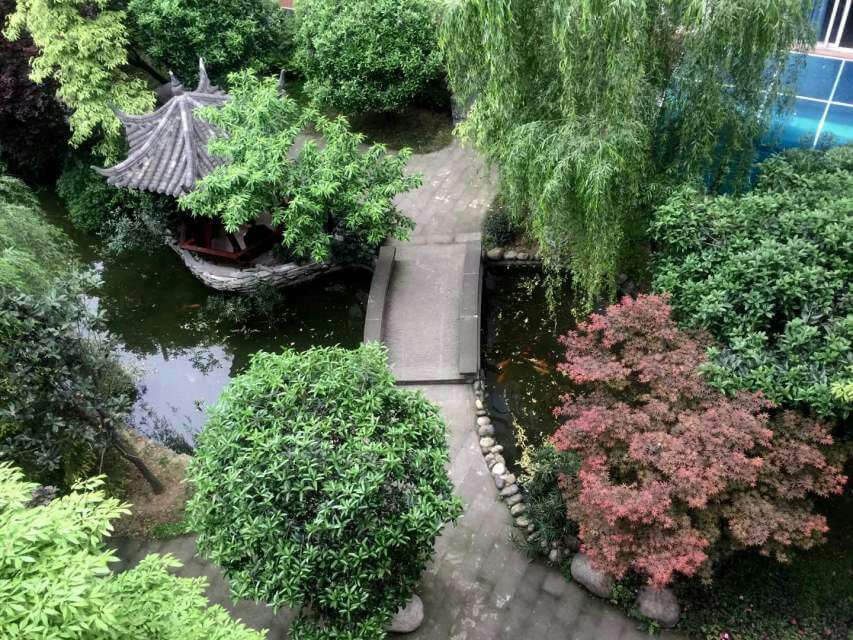 成都八中是公辦高中還市私立高中？