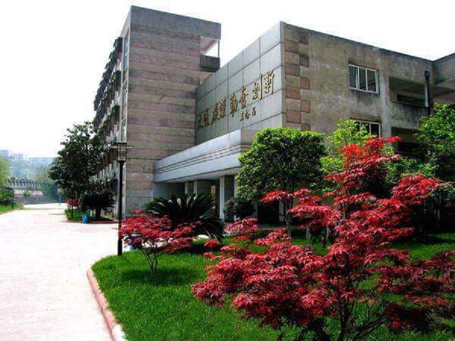 四川省科學(xué)城第一中學(xué)校園環(huán)境怎么樣？