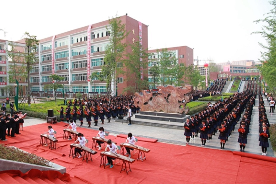 綿陽中學(xué)實驗學(xué)校聯(lián)系電話是多少？