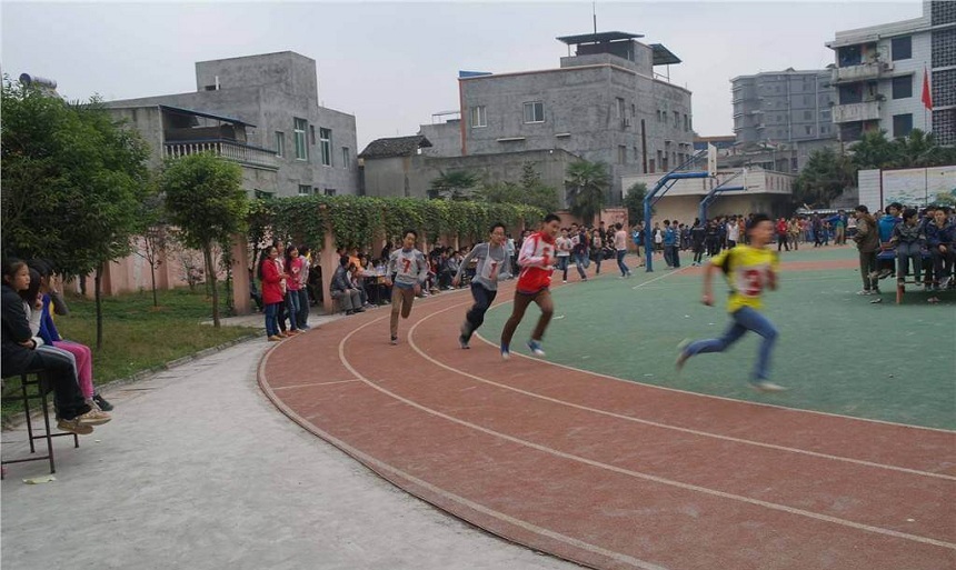 清水中學(xué)是公辦高中嗎？