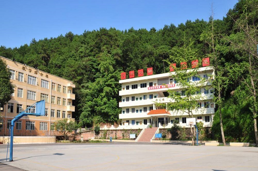 樂山四中地址在哪里？
