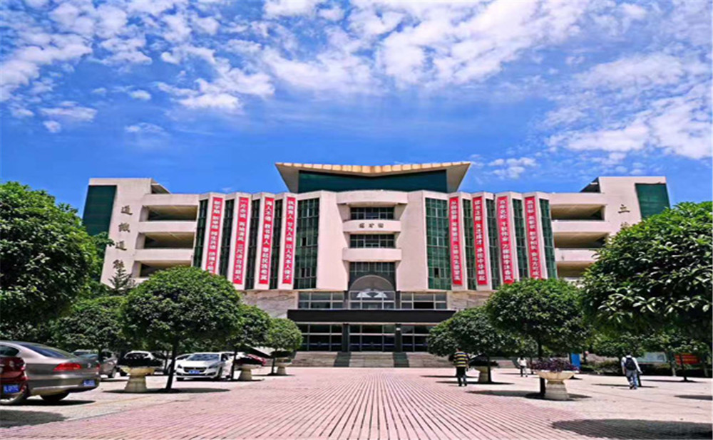 五通橋中學(xué)校園環(huán)境怎么樣？