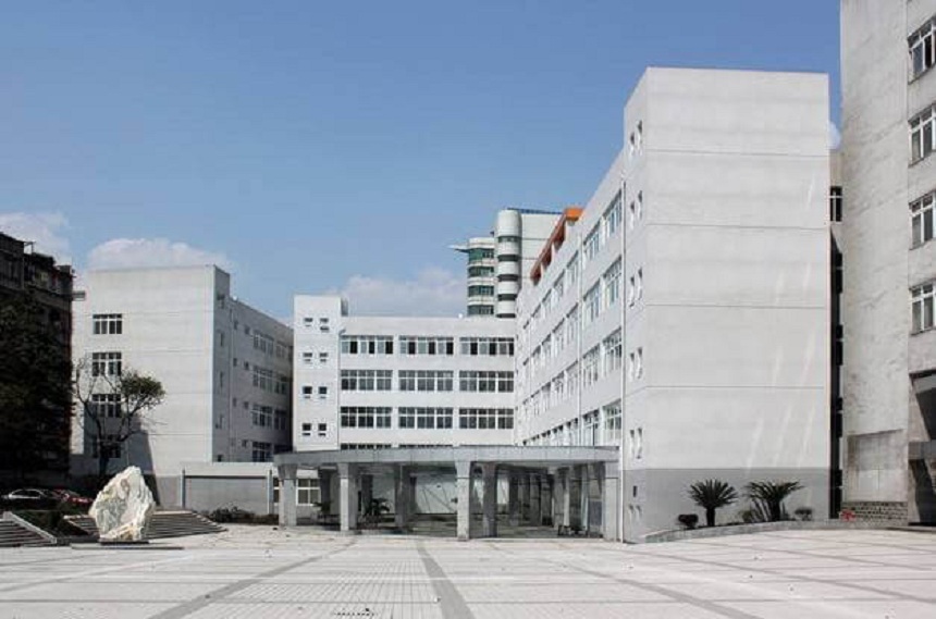 雅安市強項雙語中學校園環(huán)境怎么樣？