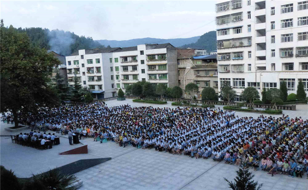 平昌縣響灘中學(xué)學(xué)校地址在哪里？