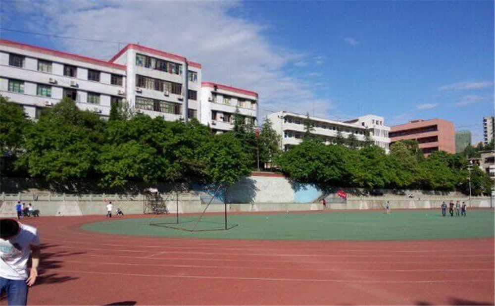 通江縣實(shí)驗(yàn)中學(xué)校園環(huán)境如何？
