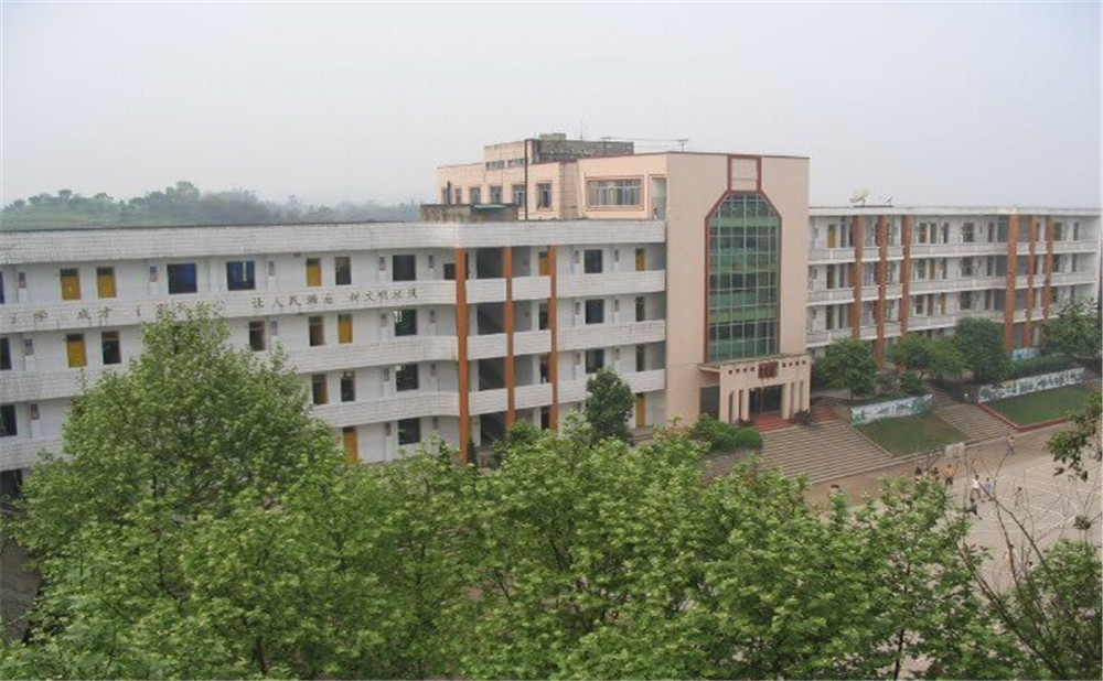 瀘州市納溪區(qū)護(hù)國(guó)中學(xué)環(huán)境怎么樣？