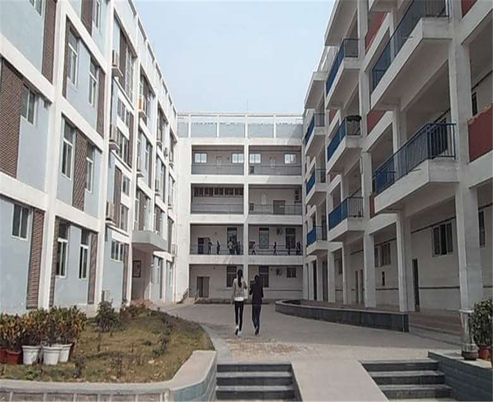 廣元市八二一中學(xué)2020年學(xué)校學(xué)費(fèi)是多少？