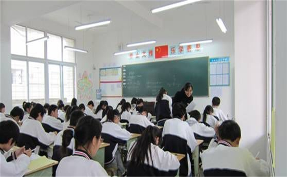 鼎山中學(xué)2020年中考錄取分?jǐn)?shù)線是多少分？