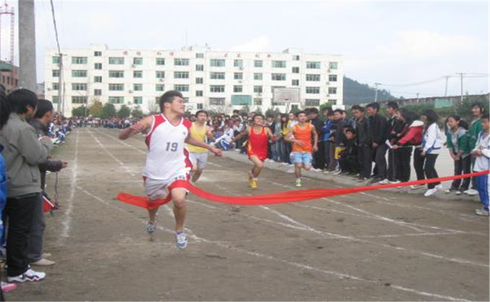 花叢中學(xué)學(xué)校詳細(xì)地址在什么地方？