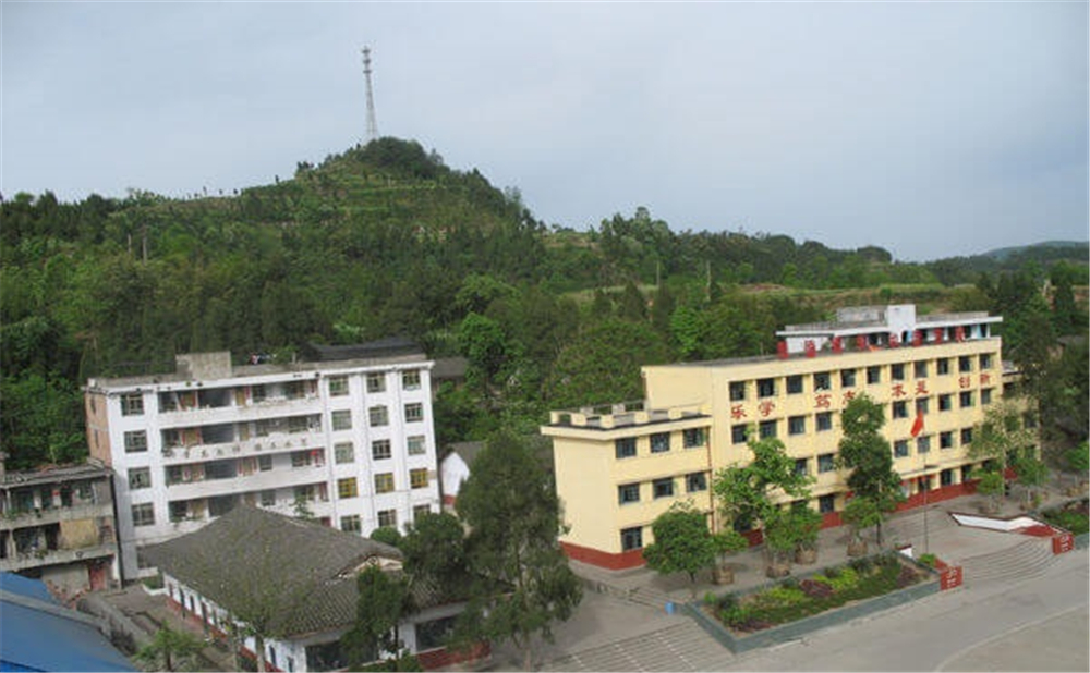巴州區(qū)茶壩中學學校環(huán)境怎么樣？