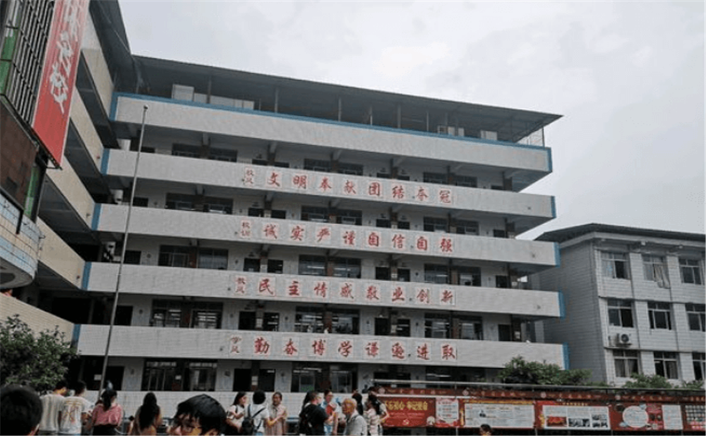 資中縣第三中學(xué)學(xué)校環(huán)境怎么樣？