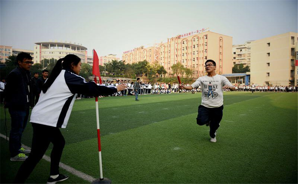 高坪中學(xué)學(xué)校詳細(xì)地址在什么地方？