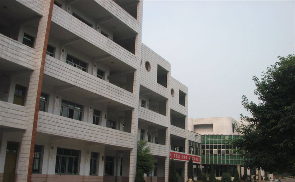 岳池中學的環(huán)境怎么樣？