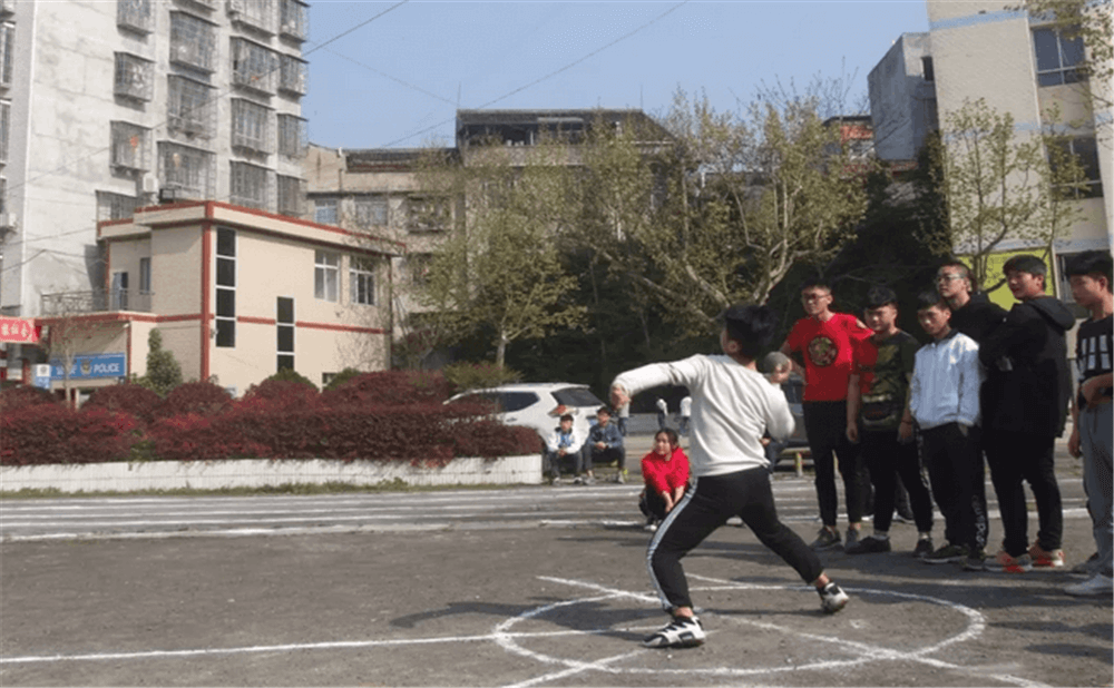 定水中學(xué)學(xué)校環(huán)境怎么樣？