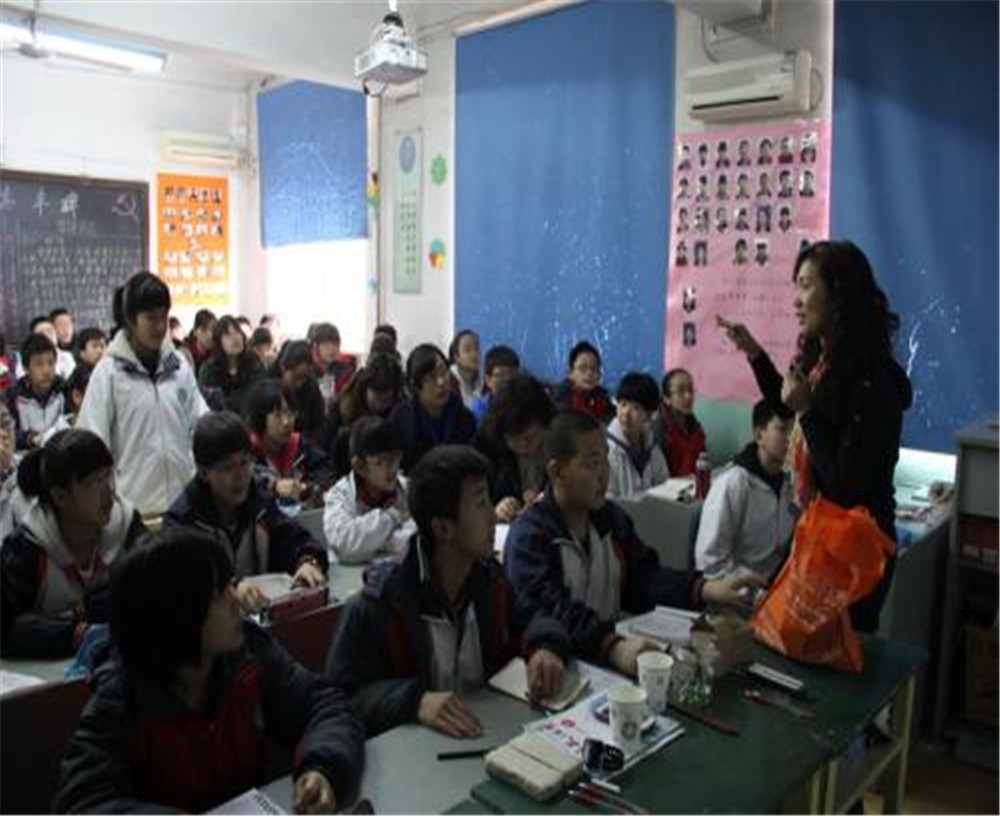 西昌市第四中學(xué)2020年學(xué)校學(xué)費多少錢一年？