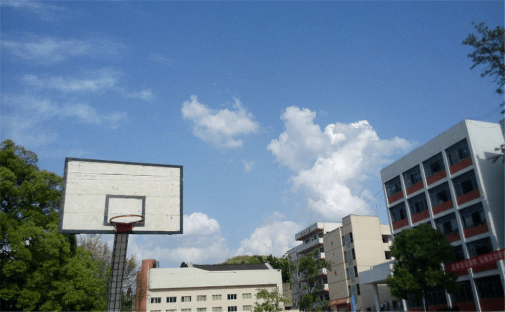蓬安二中學校環(huán)境怎么樣？
