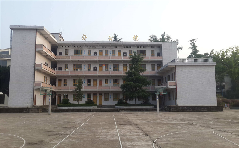 蓬安中學(xué)學(xué)校環(huán)境怎么樣？