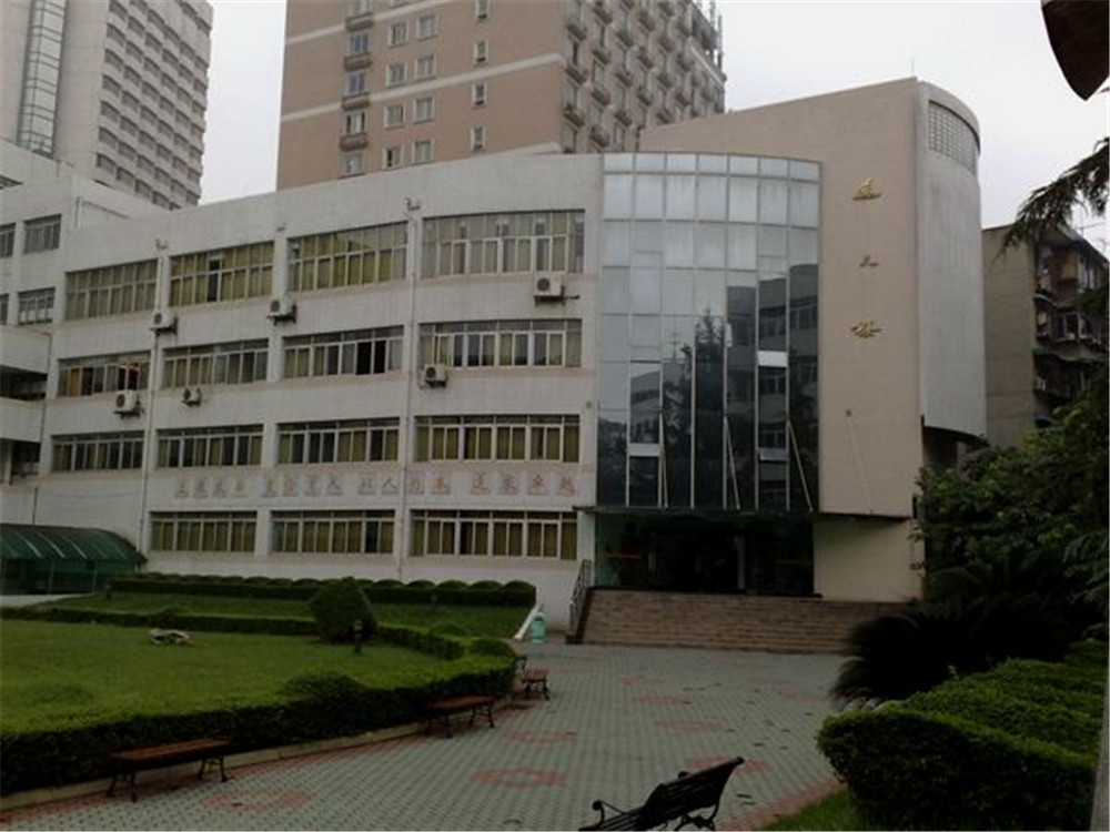 成都市鹽道街中學2020年的錄取分數(shù)線是多少？
