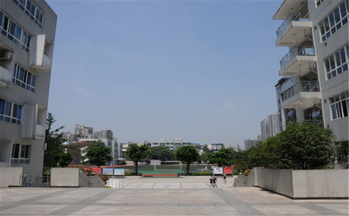 成都鐵路中學(xué)高中部的錄取分?jǐn)?shù)是多少？
