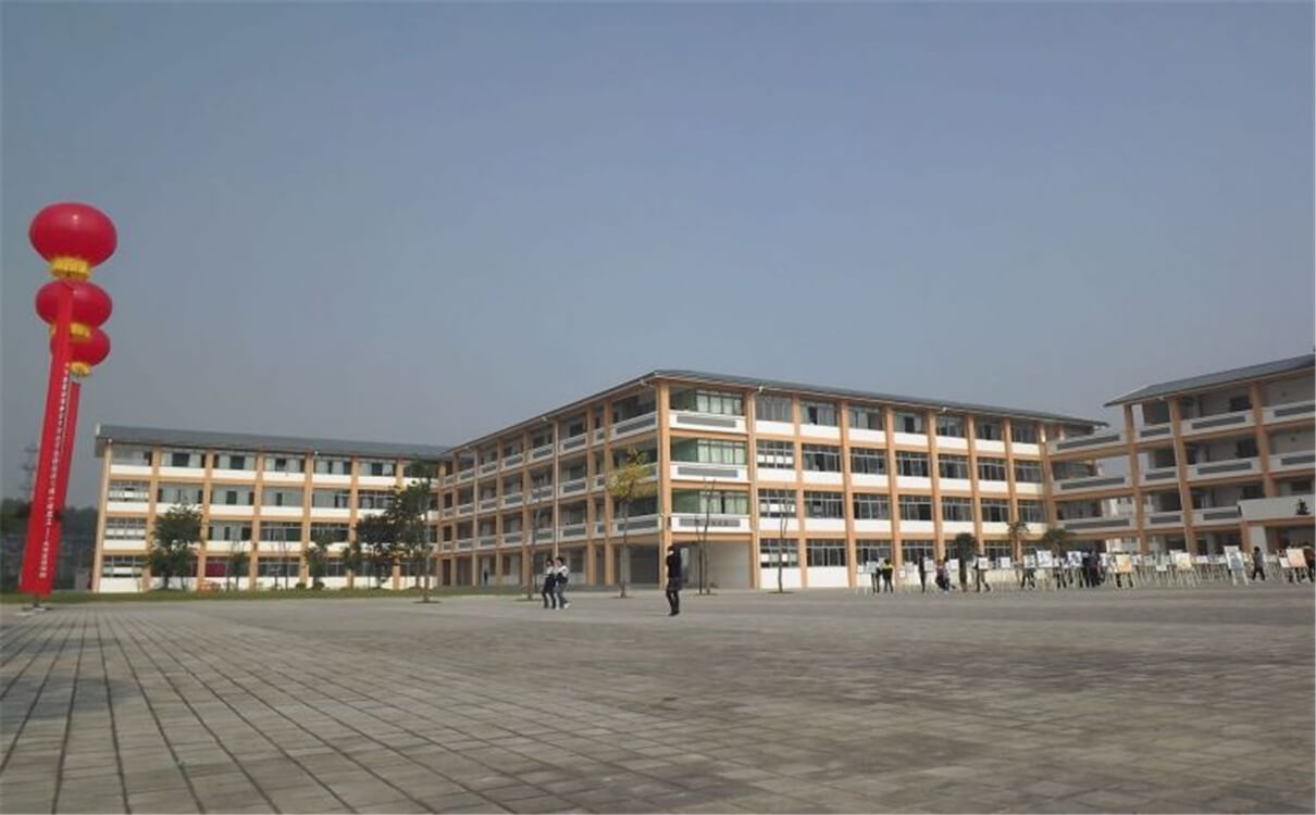 城廂中學(xué)每年的學(xué)費(fèi)是多少錢？