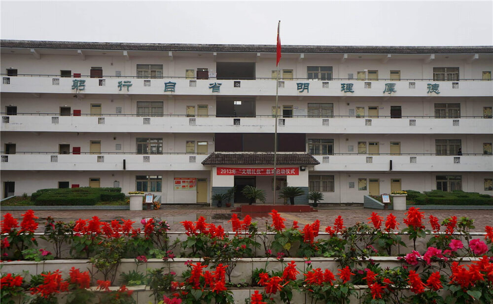 高板中學(xué)高中部的錄取分?jǐn)?shù)是多少？