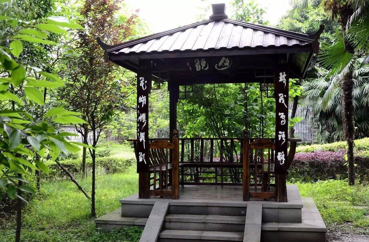 成都十八中一年的學(xué)費是多少？