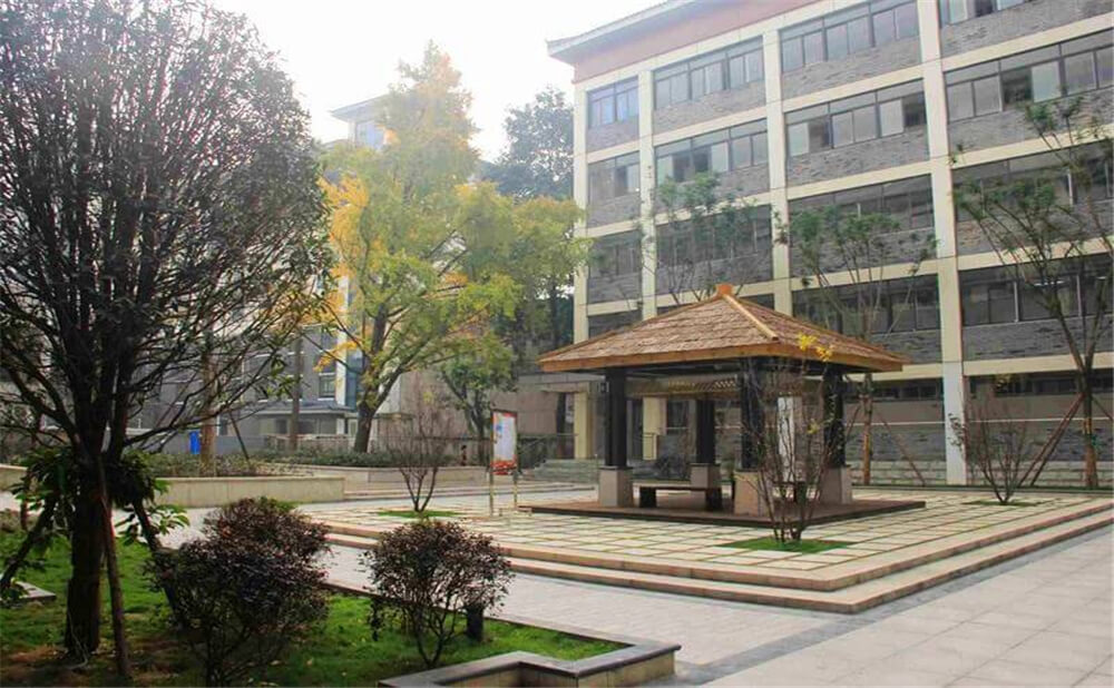 成都市西北中學(xué)的老師怎么樣？