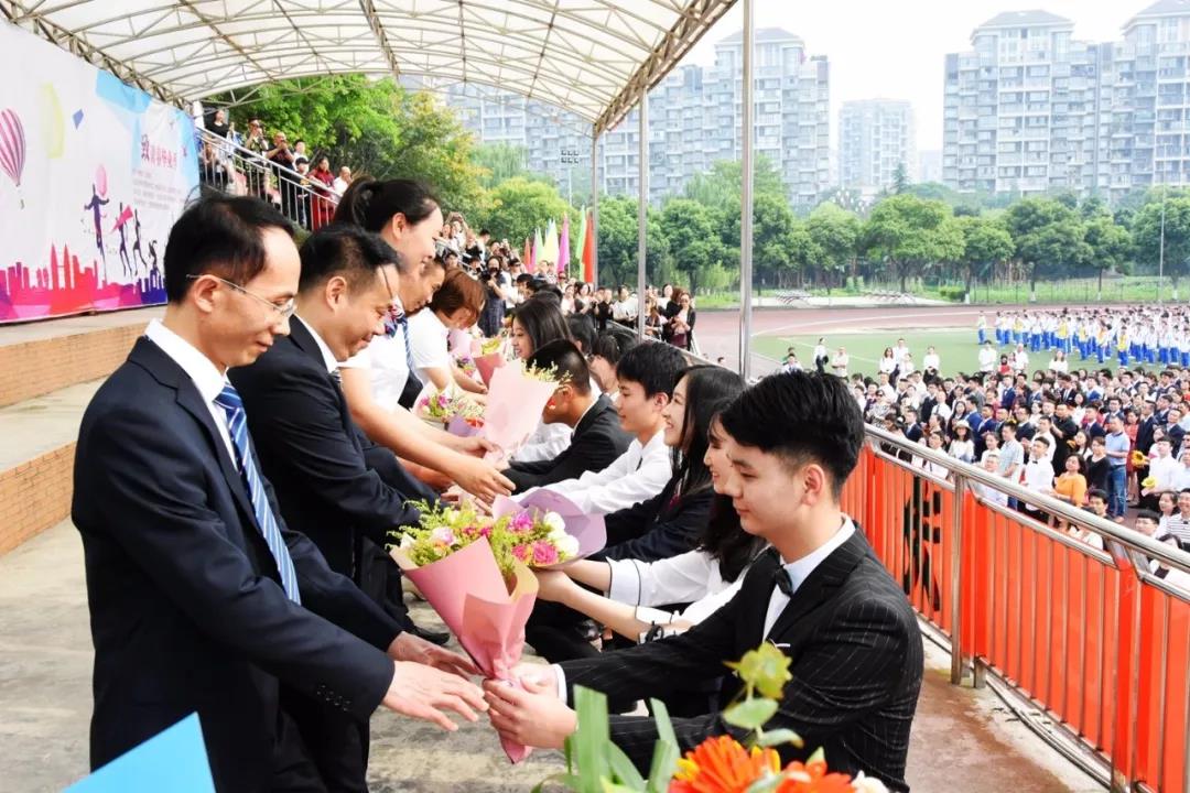 成都七中實(shí)驗(yàn)學(xué)校的升學(xué)率是多少？