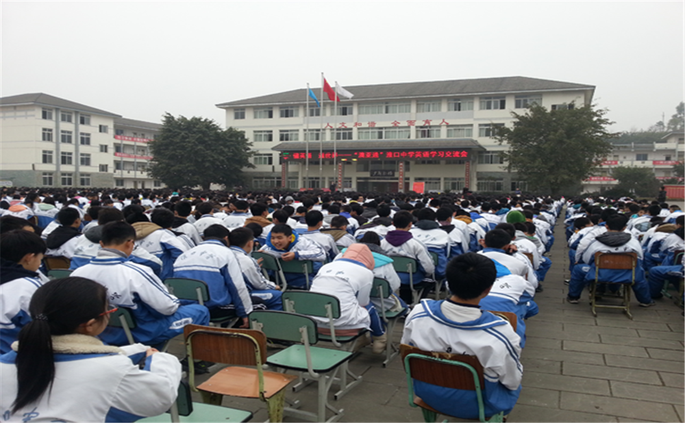 淮口中學外招生一年的學費是多少？