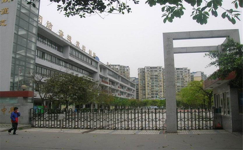 成都玉林中學(xué)的高中住宿怎么樣？
