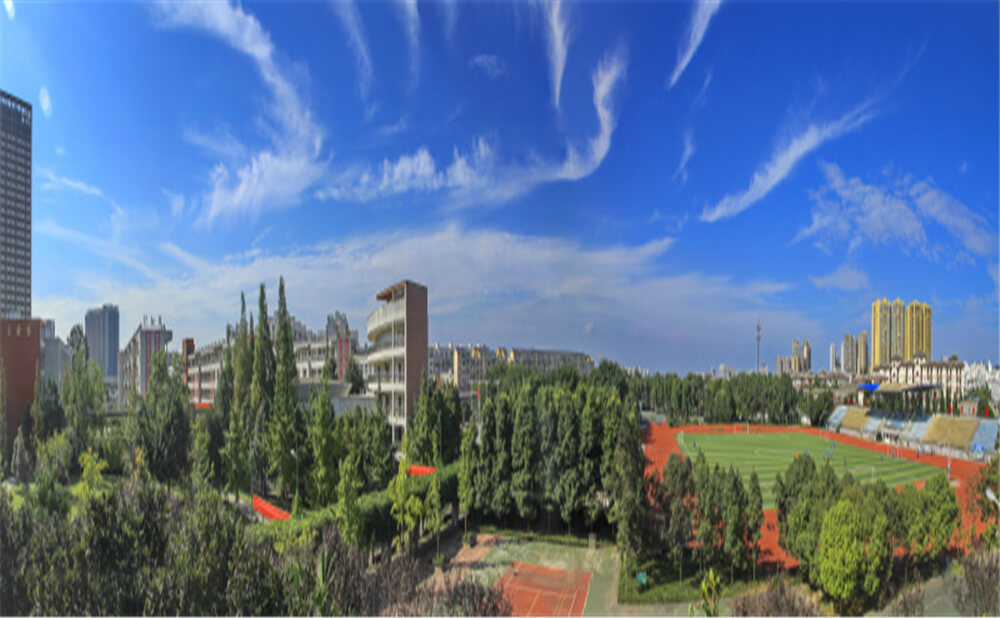 成都市龍泉中學的高中住宿怎么樣？