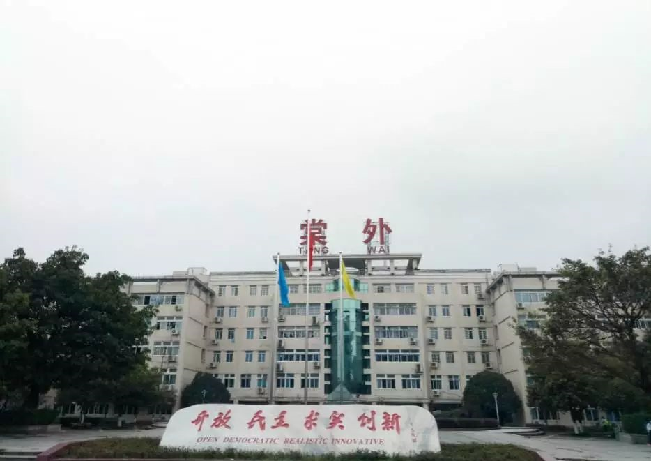 成都棠湖外國(guó)語(yǔ)學(xué)校近三年的錄取分?jǐn)?shù)線是多少？