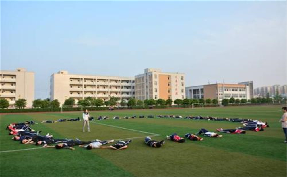 郫縣四中高中宿舍怎么樣？