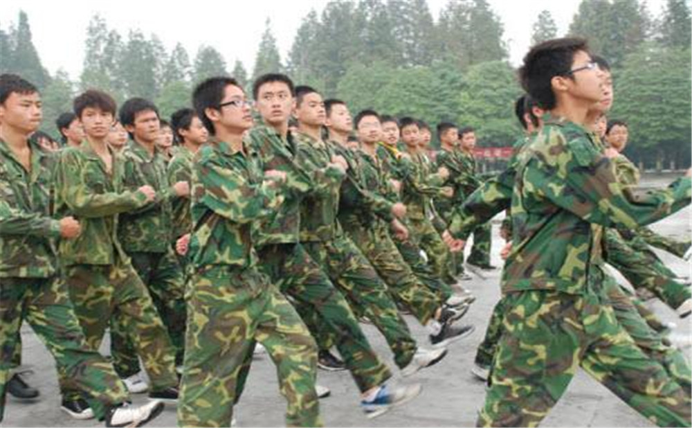 郫縣二中學(xué)費(fèi)是多少？