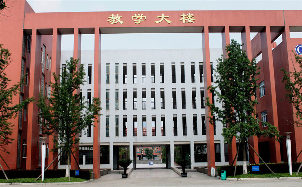 香城中學(xué)近三年的錄取分?jǐn)?shù)是多少分？