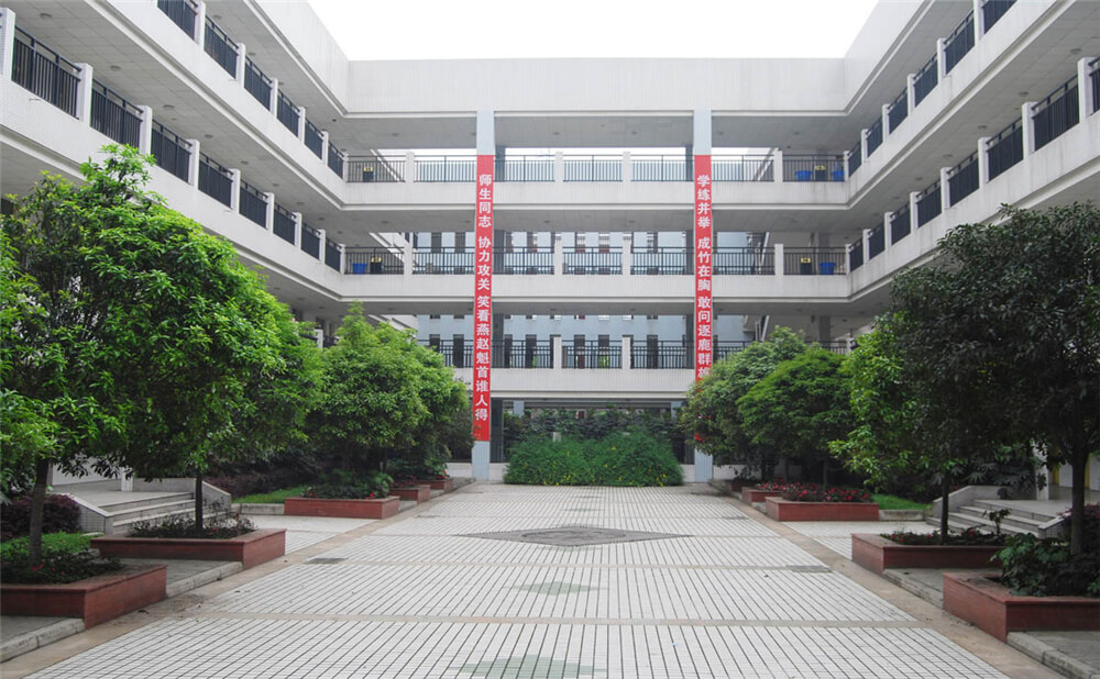 香城中學(xué)的學(xué)費(fèi)是多少錢？