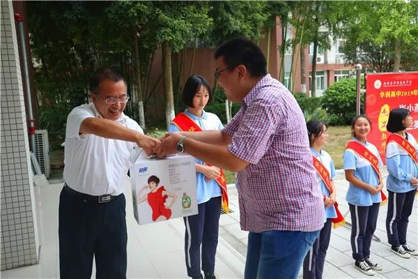 華潤高級中學(xué)的升學(xué)率是多少？