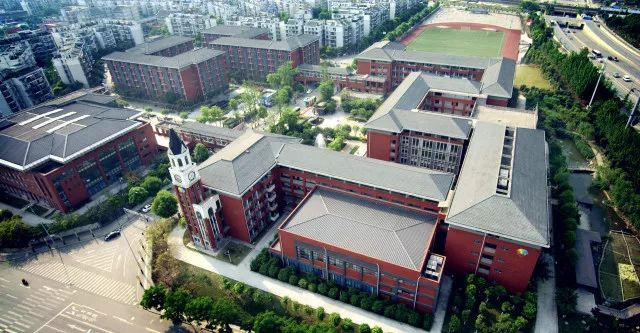 成都七中萬達(dá)學(xué)校的錄取分?jǐn)?shù)線是多少？