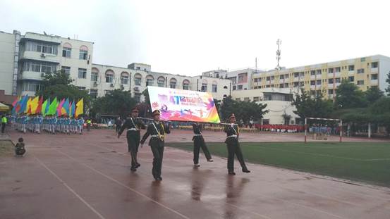 西南交通大學(xué)附屬中學(xué)高中一年的學(xué)費(fèi)是多少？