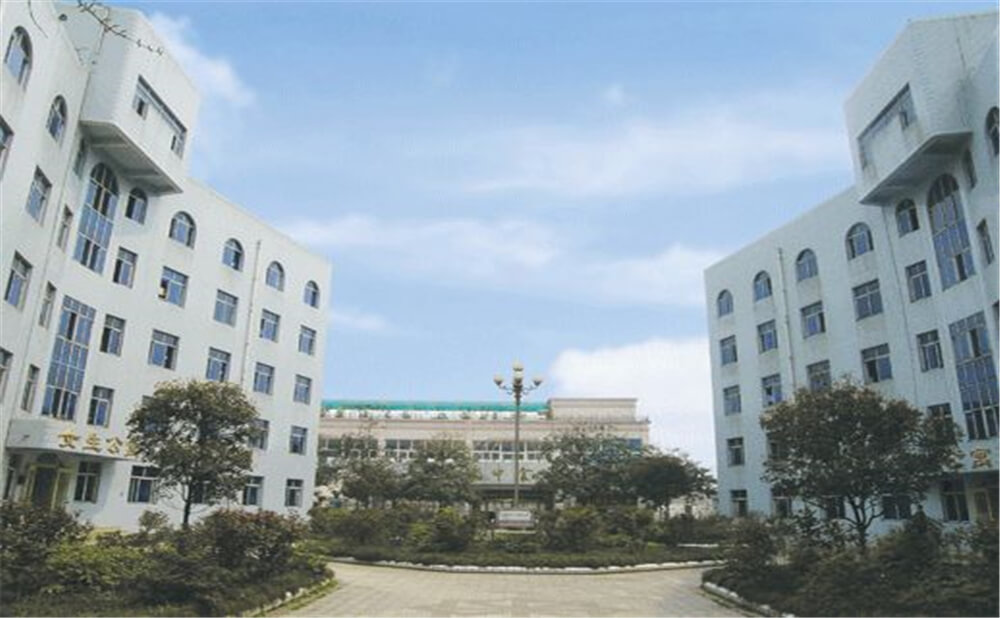 彭州中學(xué)的高中住宿怎么樣？